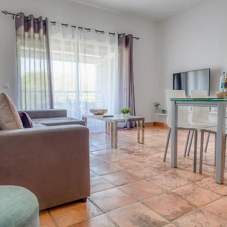 Apartamento Familiar E Relaxado Com Piscina E Bar Lägenhet