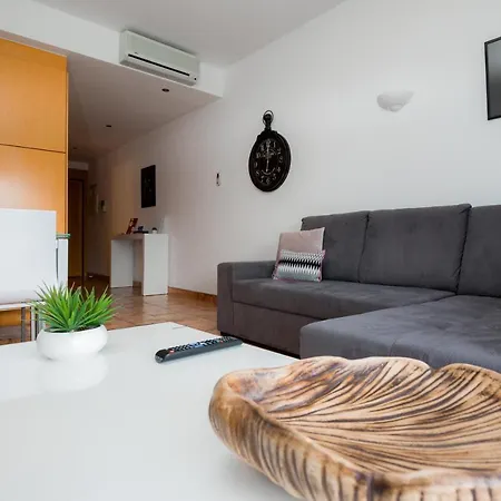 Apartamento Familiar E Relaxado Com Piscina E Bar *