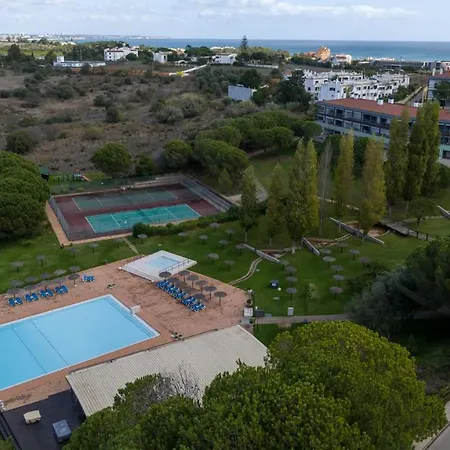 Apartamento Familiar E Relaxado Com Piscina E Bar Lägenhet *