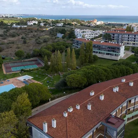 Apartamento Familiar E Relaxado Com Piscina E Bar *
